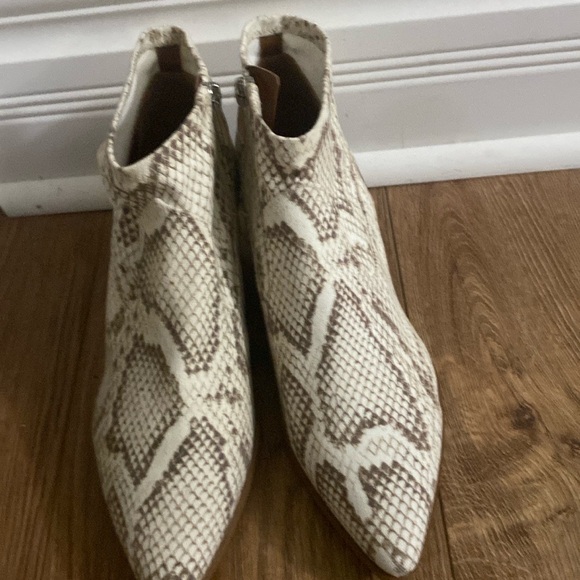 Franco sarto boots in sizes 7.5 in Beige - Picture 5 of 5